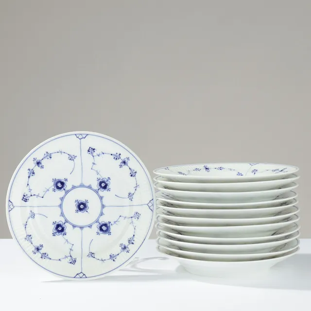 ROYAL COPENHAGEN. Musselmalet, tallerkener. Porcelæn. Royal Copenhagen, nr. 178. 1889-1922. Danmark.