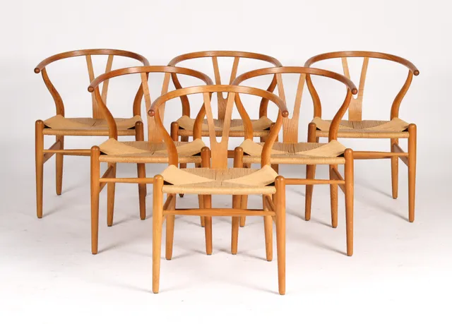 Hans J. Wegner. Six Y-chairs of patinated oak, model CH24 (6)