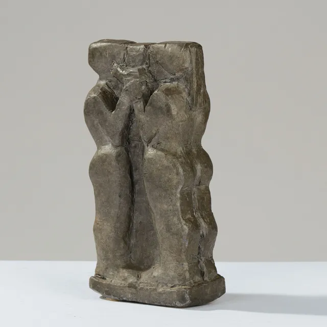 JENS BLOCH. Kvinde og mand med barn, skulptur af bronze, usigneret, Danmark.