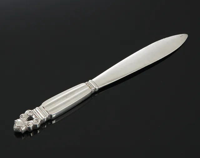 Johan Rohde for Georg Jensen. 'Konge' brevkniv af sterlingsølv, anno 1927