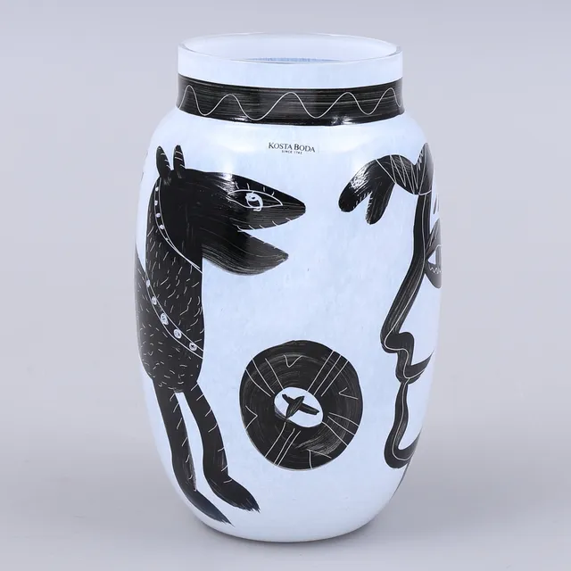 ULRICA HYDMAN-VALLIEN. Vas, glas, "Caramba", Kosta Boda, signerad.