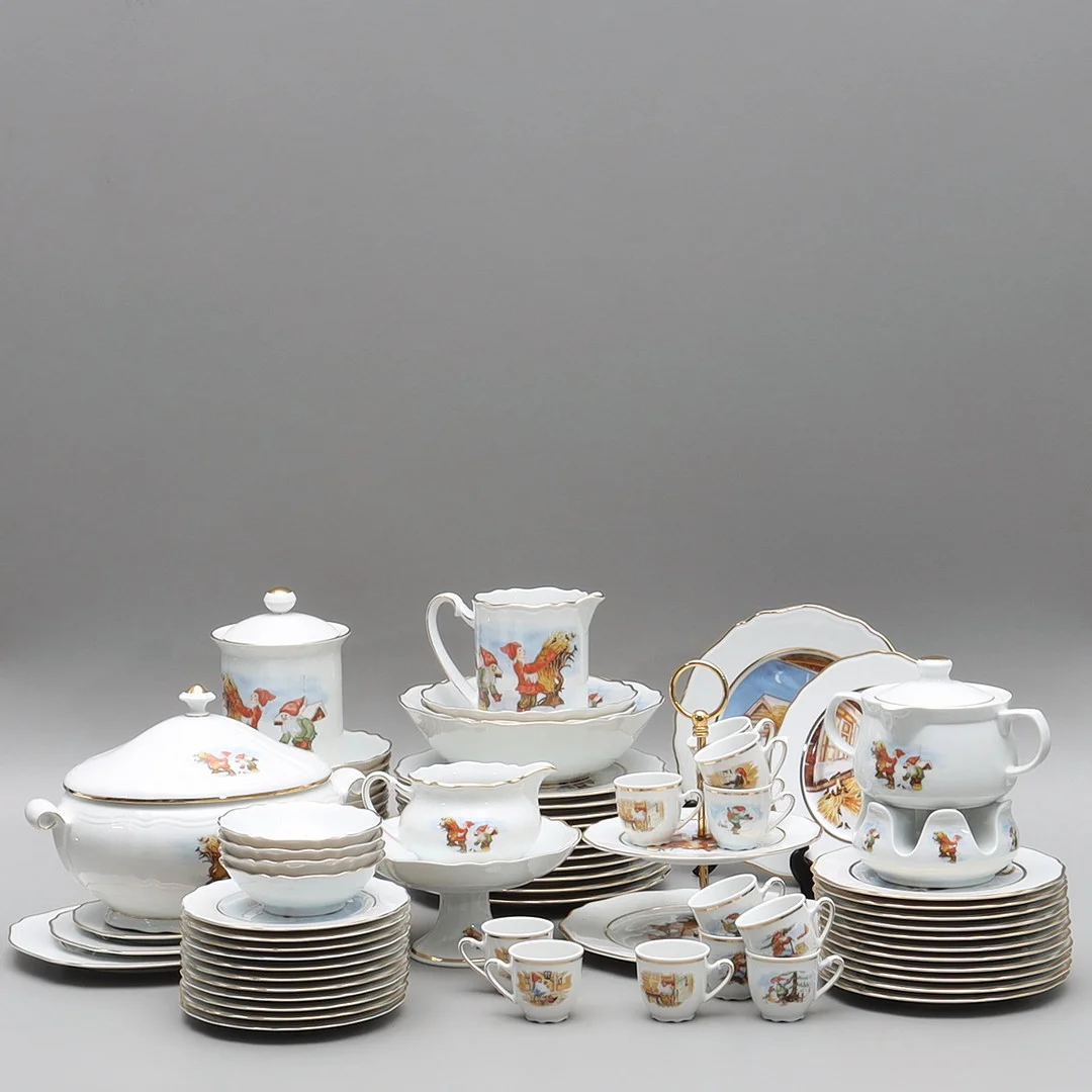 JULSERVIS, 76 delar, porslin, "Gammaldags Jul", märkt P2000. — Tableware — Auktionsmagasinet Vänersborg
