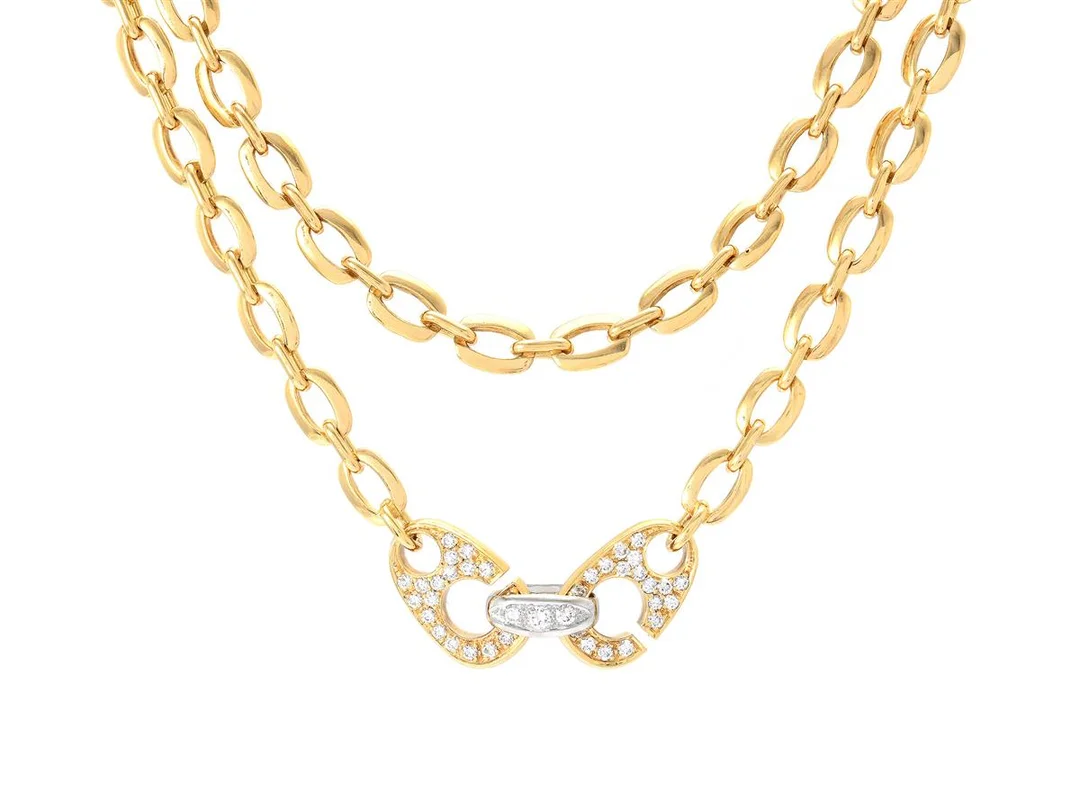 A. TILLANDER, collier, 18K guld/vitguld, 82 briljantslipade diamanter 1,86 ctv, Tännler, Zürich, Helsingfors 1982, längd 40,5/41,5/82 cm, vikt 68,0 g, går att använda som två korta collier eller ett långt collier, några diamanter har nagg, kopia på kvitto från 1988 och originaletui. — Smycken/Collier — Kaplans