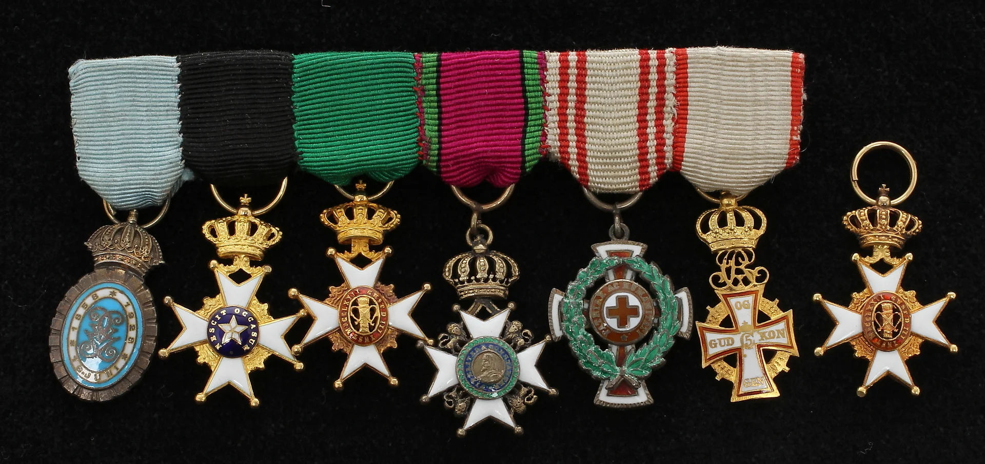 MINIATYRORDNAR 7 st, 1900-talets första hälft. — Coins, Medals & Stamps — Auktionshuset Kolonn