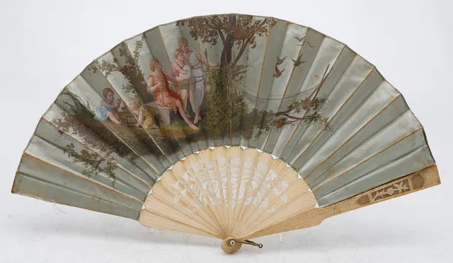 Fan with painted silk leaves, early 20th Century.