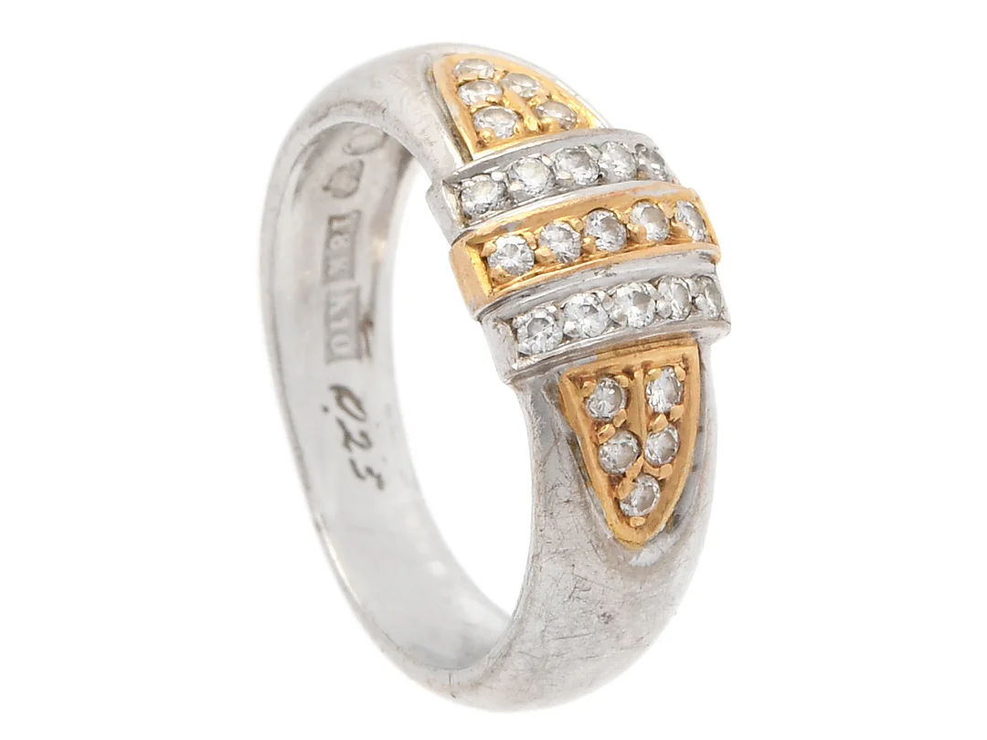 ENGELBERT, ring, 18K vitguld/guld, 25 briljantslipade diamanter 0,25 ctv enligt gravyr, ca TW/VS, stl 15,75 mm, Stockholm 1984, vikt 4,8 g. — Smycken/Ring — Kaplans