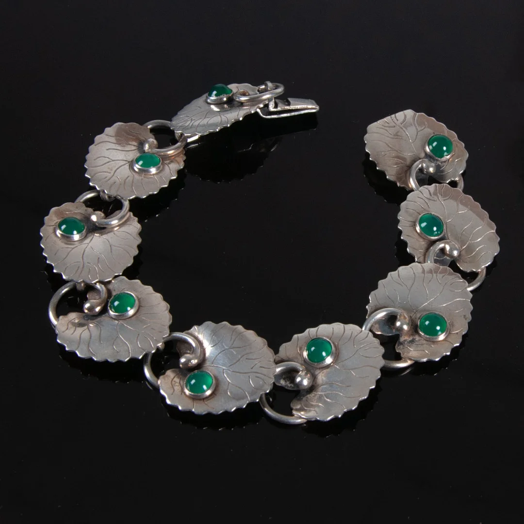 ARVO SAARELA. Armband, silver och jade. — Bracelets — Laholms Auktionskammare