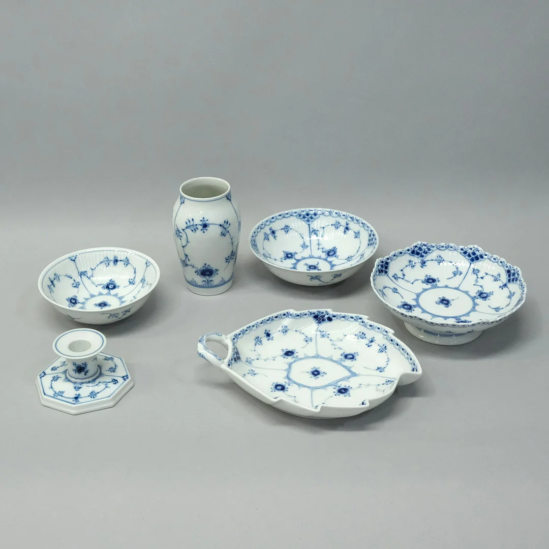 ROYAL COPENHAGEN, 6 DELAR MUSSELMALET, HALVBLOND. — European — Björnssons Auktionskammare