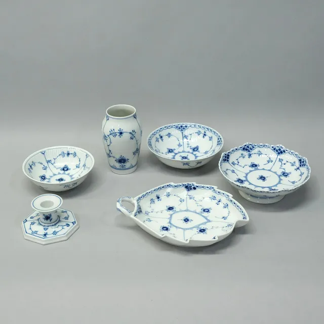 ROYAL COPENHAGEN, 6 DELAR MUSSELMALET, HALVBLOND.