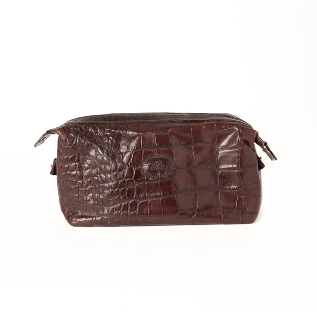 MULBERRY. Necessär, brunt krokopräglat skinn.