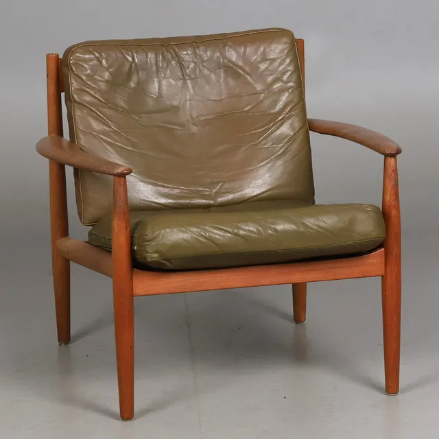 GRETE JALK, fåtölj. Teak, France & Son, Danmark. Reparationsobjekt.