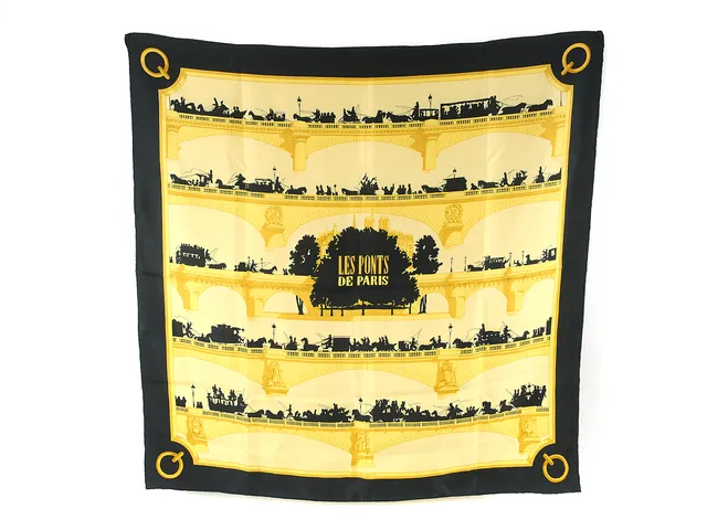 SCARF, HERMÈS, Les Ponts de Paris, Hugo Grykar, 100 % siden, 90x90 cm, gul, svart. Några små fläckar.