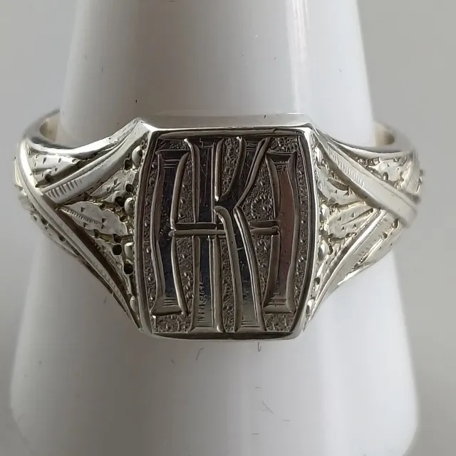 VINTAGE-SIEGELRING MIT MONOGRAMM „HK“ – SILBER.
