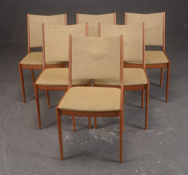 Johannes Andersen. Seks stole af teak (6)