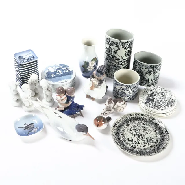 Nymølle / Bjørn Wiinblad, Royal Copenhagen / Royal Porcelain etc. Collection of figurines etc. (44)