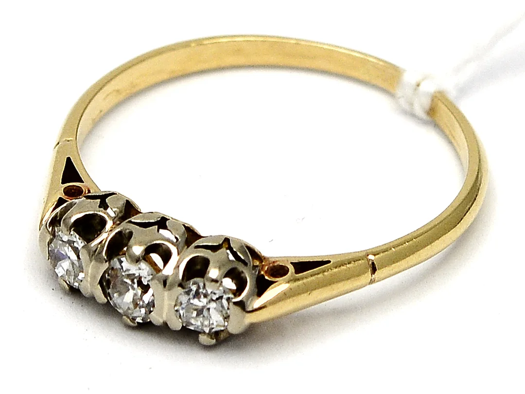 Ring 18K 2g med diamanter äldre slipning/skadade 3xca0,10ct Ø17¾ — Smycken/Ring — Kaplans