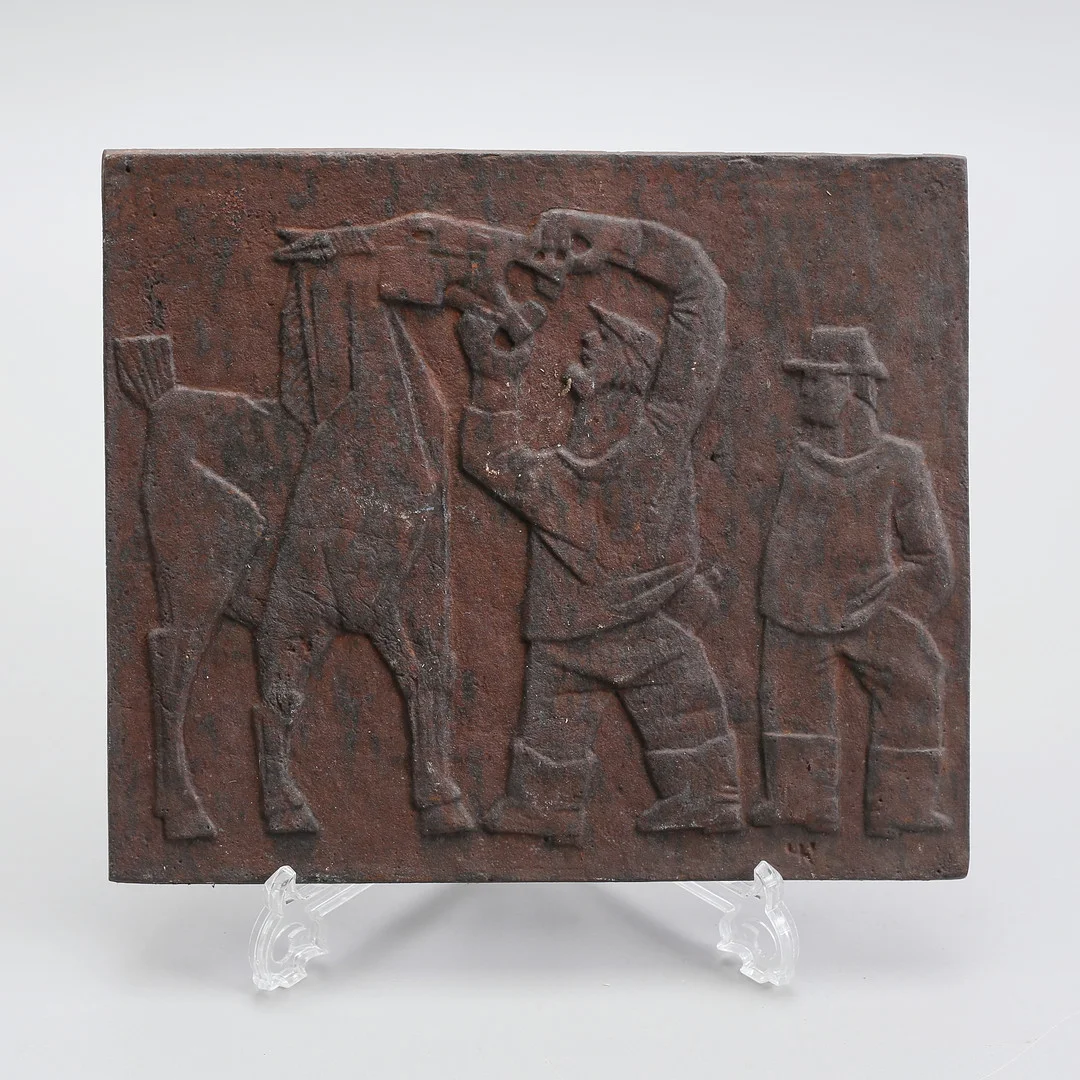 EUGEN KASK. Väggrelief, järn, hästhandlare, monogramsignerad i godset. — Other — Auktionshuset Thelin & Johansson
