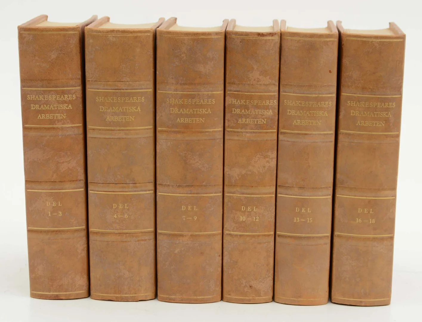 SHAKESPEARE, WILLIAM. Dramatiska arbeten, översatta av Carl August Hagberg I-XVIII. — Books — Connoisseur Bokauktioner