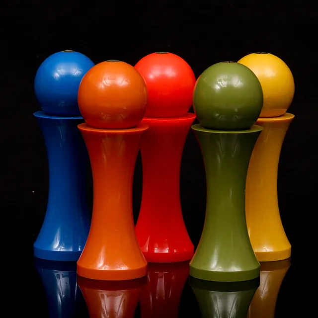 SALT- OCH PEPPARKVARN, 5 st, "POP-möllan", Nils-Johan, märkt undertill Tre Spade, Italien. 1960-70-tal.