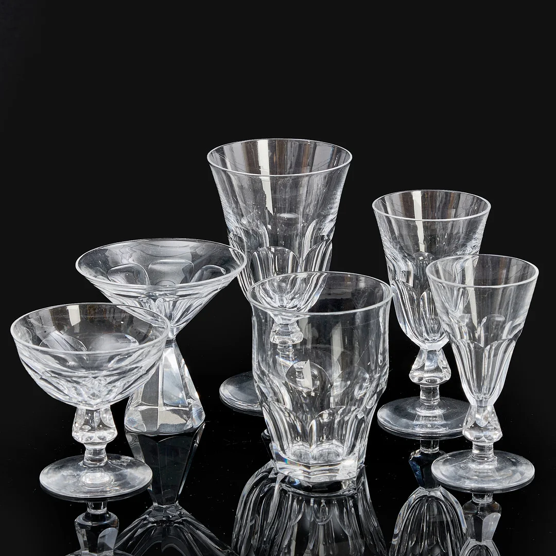 ELIS BERGH. Glasservis, 51 delar, "Bergh", Kosta. — Tableware — Crafoord Auktioner Stockholm
