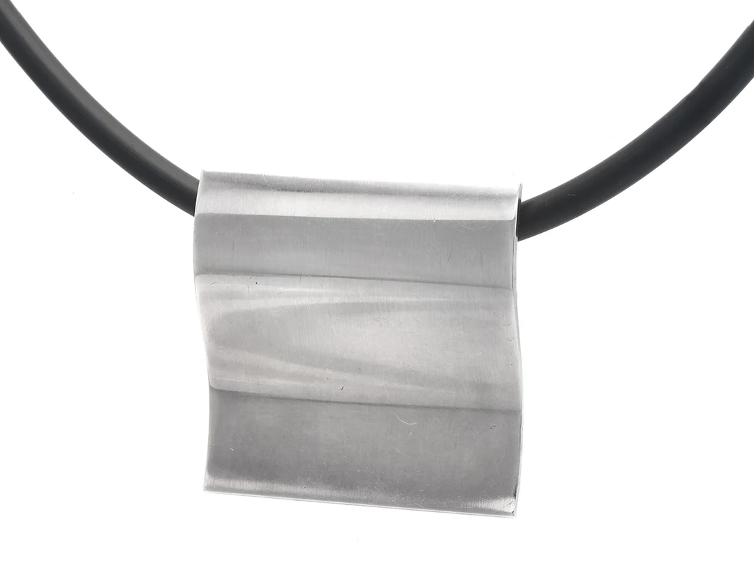 GEORG JENSEN, collier, nr 432, sterlingsilver/gummi, Nanna Ditzel, längd 41 cm, vikt 28 g, originaletui. — Smycken/Collier — Kaplans