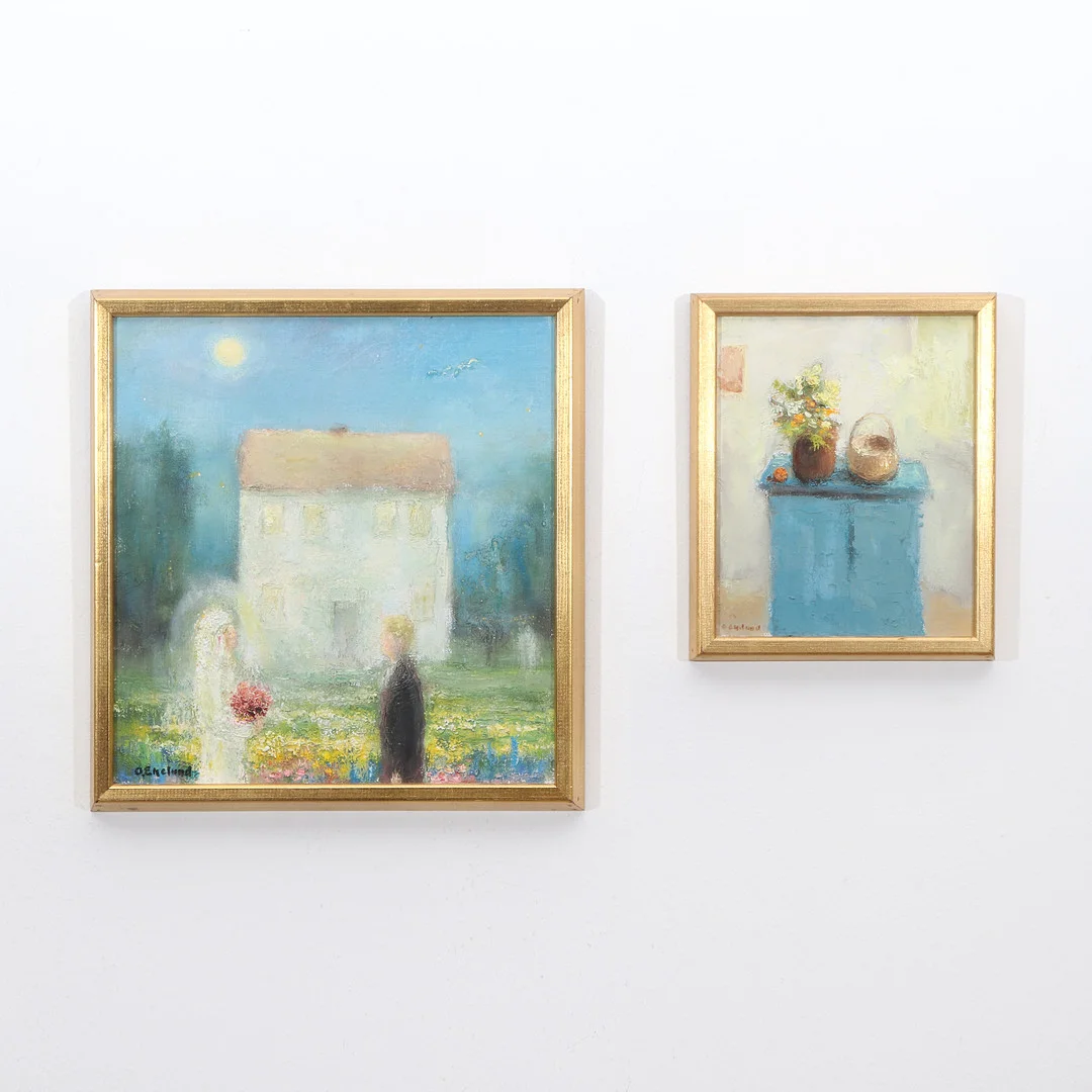 OWE EKELUND. Oljemålnignar på duk, två st. "Blå kommoden" och "Poetens boning". Signerade. — Paintings — Skånes Auktionsverk