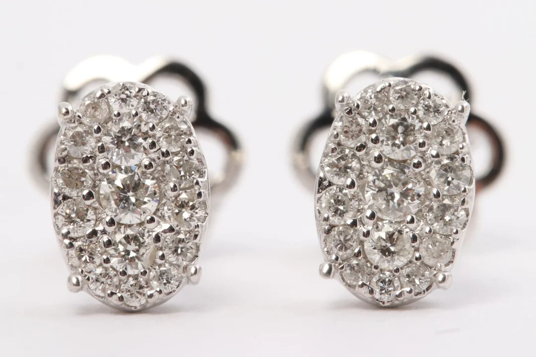 Par ovale roset brillant ørestikker af 14 kt hvidguld 0.25 ct (2) — Jewellery/Earrings — Lauritz