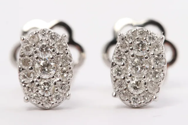 Par ovale roset brillant ørestikker af 14 kt hvidguld 0.25 ct (2)