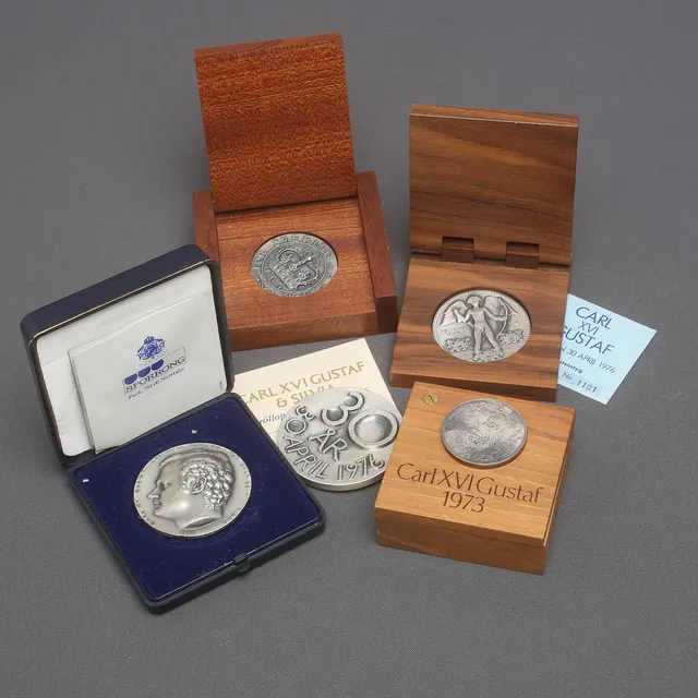 MINNESMYNT och MEDALJER, 5 st, silver, bland annat Konung Carl-Gustav XVI/Drottning Silvia, 19 juni 1976.