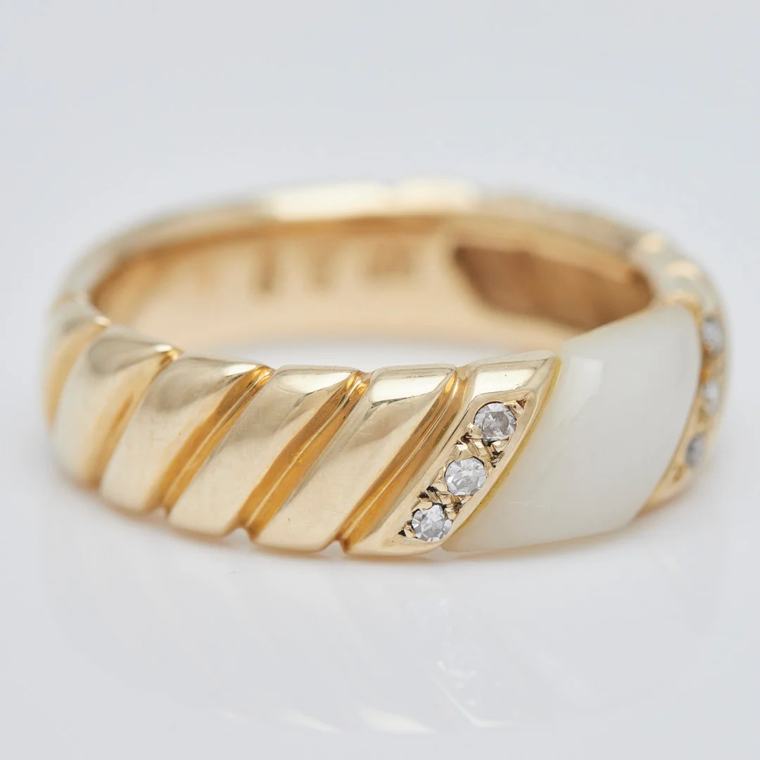 Ring, 585er Gelbgold, Achat, Diamanten. — Rings — Stockholms Auktionsverk Köln