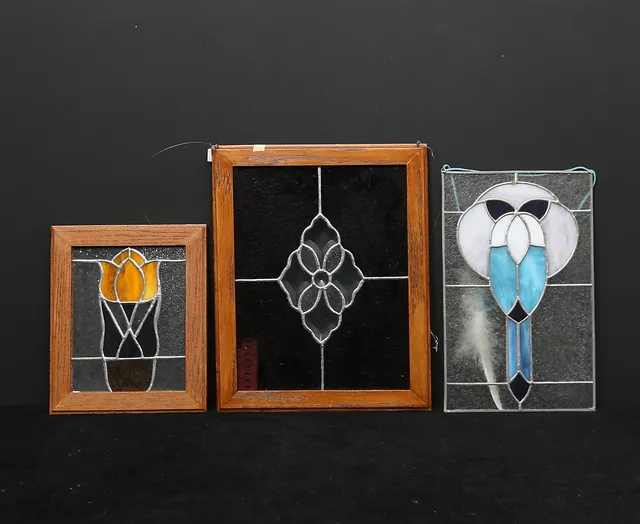 CONNIE HENMAN. Blyinfattat glas, 3 delar.