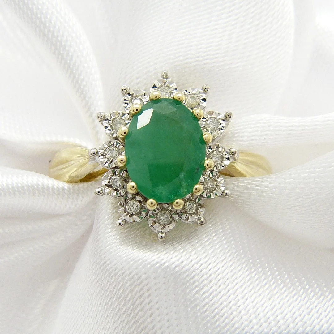 EMERALD & DIAMOND CLUSTER RING. — Rings — Rumsey’s Auctioneers