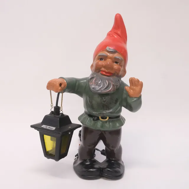 FIGUR I FORM AV EN TOMTE MED LYKTA, HEISSNER.