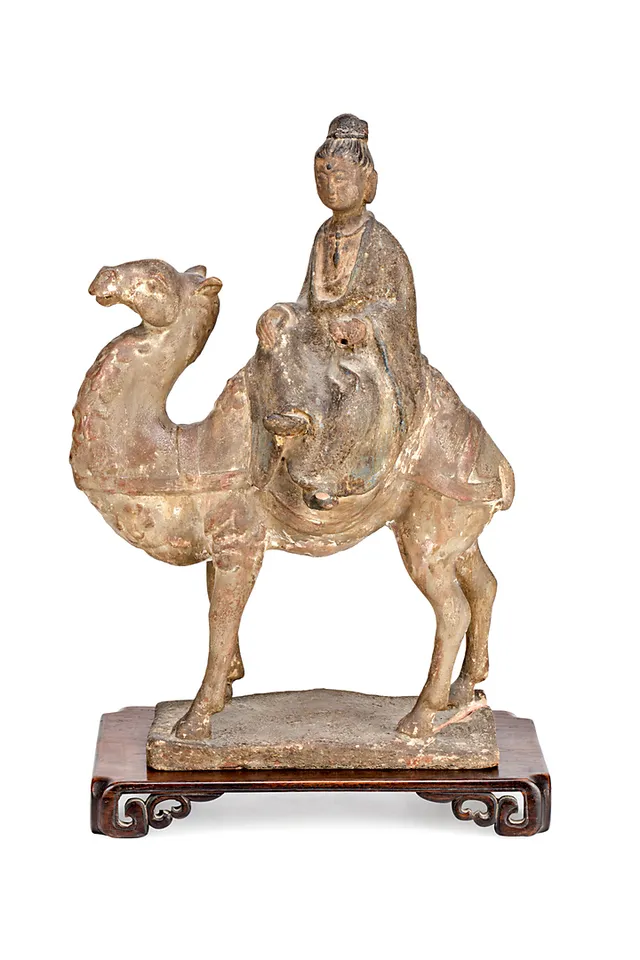 Chinese Tang-style sculpture in polychrome terracotta, 20th Century.