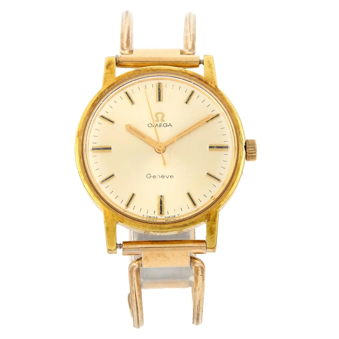 Geneve of gold-plated metal, 20 microns, ref. 135.070. Mechanical movement with manual winding, cal. 601. Later adjustable bracelet. Circumference approximately 15.5–18 cm. Ø 35 mm. 1969. — Clocks & watches/Wristwatches — Bruun Rasmussen