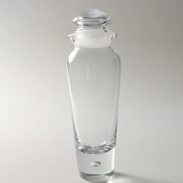 VICKE LINDSTRAND. Karaff med propp, glas, Kosta, signerad.