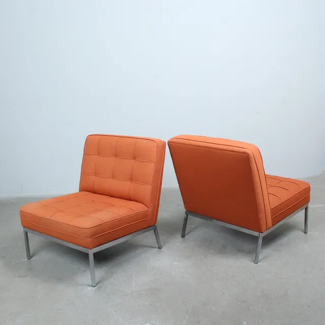 FLORENCE KNOLL. für Knoll International, Paar „Slipper Lounge Chair“, Modell '' 65 '', Entwurf 1950er Jahre.