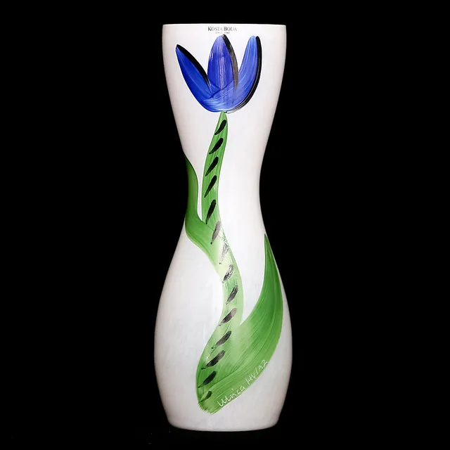 ULRICA HYDMAN-VALLIEN. Vas, "Tulipa", glas, artist collection, Kosta Boda, signerad.