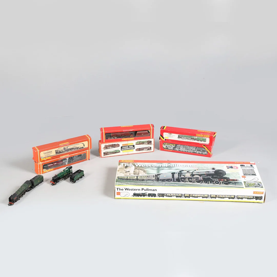 HORNBY RAILWAYS. FOUR BOXED MODELS AND FIVE EMPTY HORNBY BOXES (9). — Model railways — Bishop & Miller