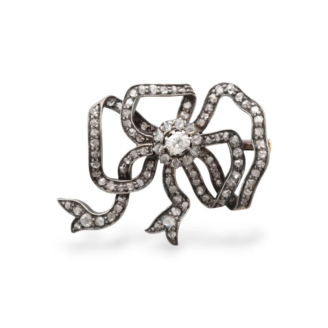Bow-shaped diamonds brooch, late 19th Century. — Brooches & Pendants — Balclis