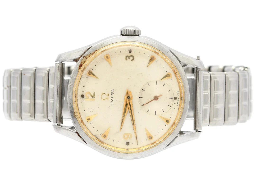 OMEGA, herrur, 36 mm, Cal 266, Serie nr. 13276328, Ref nr. CK 2639, Boett nr. 2639-9, stål (Staybrite), manuell, plexiglas, liten sekundvisare, skadad urtavla, skadad boett (se bilder), ca 1953, metallänk ej original. — Klockor/Omega — Kaplans