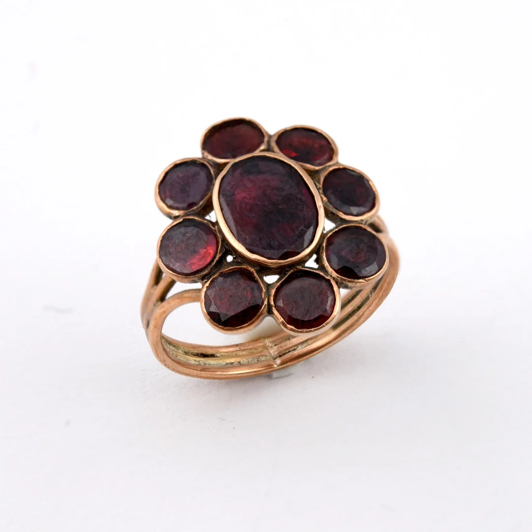 A GEORGIAN GARNET CLUSTER RING. — Rings — Lawrences Auctioneers