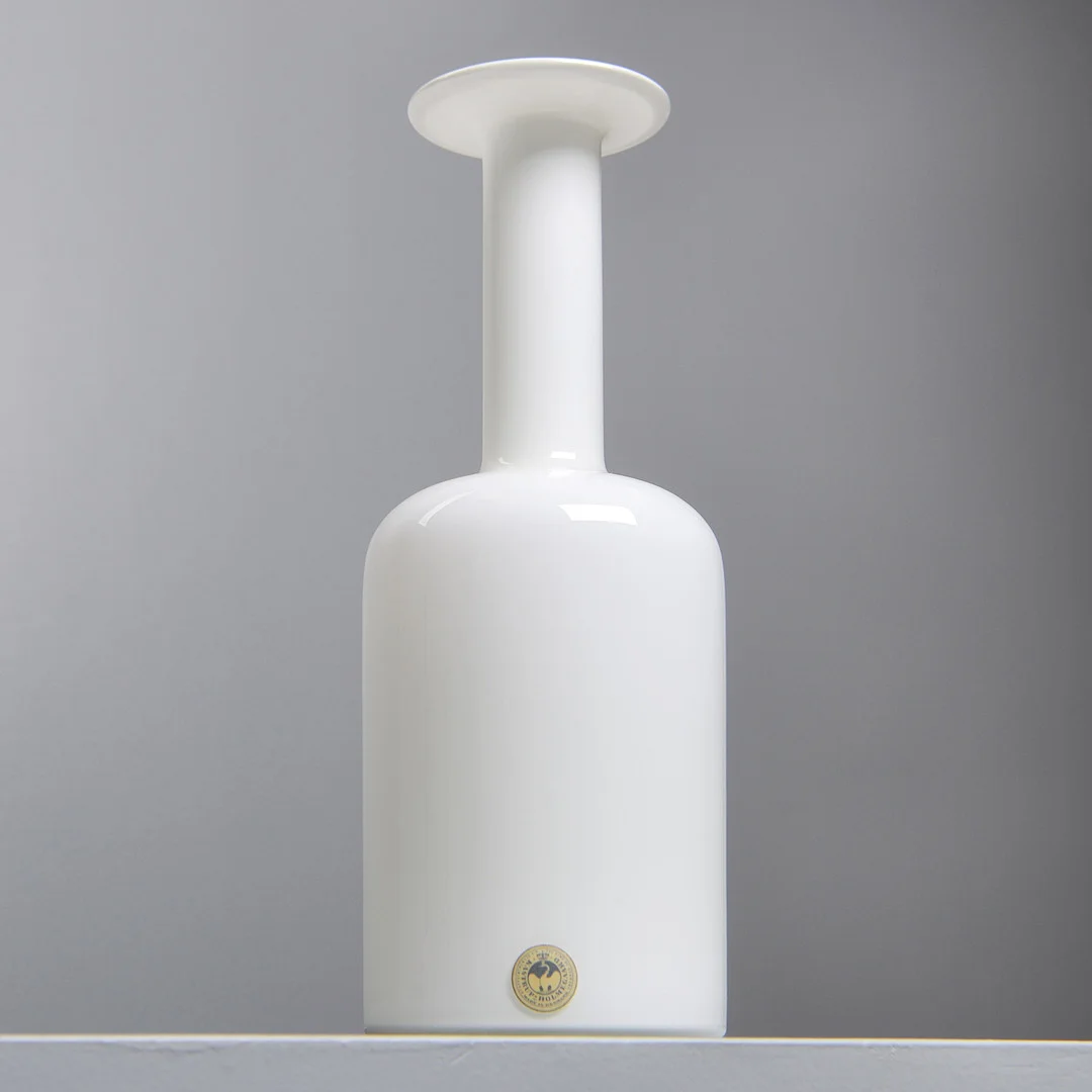 OTTO BRAUER. Flaska/vas, opalglas, Holmegaard, Danmark. — Utility glass — Formstad Auktioner