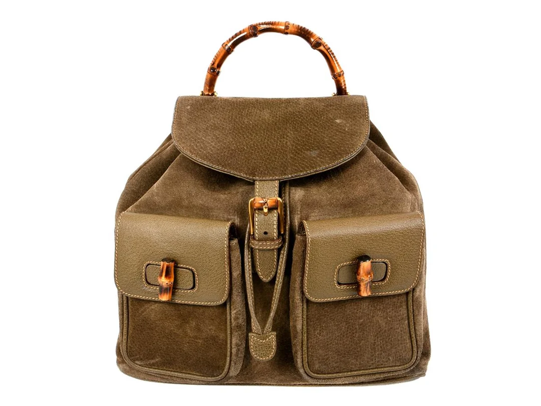 RYGGSÄCK, GUCCI, Large Bamboo Backpack, olivgrön mocka/läder, 30,5x30x10 cm, bruksslitage. — Accessoarer/Väskor — Kaplans