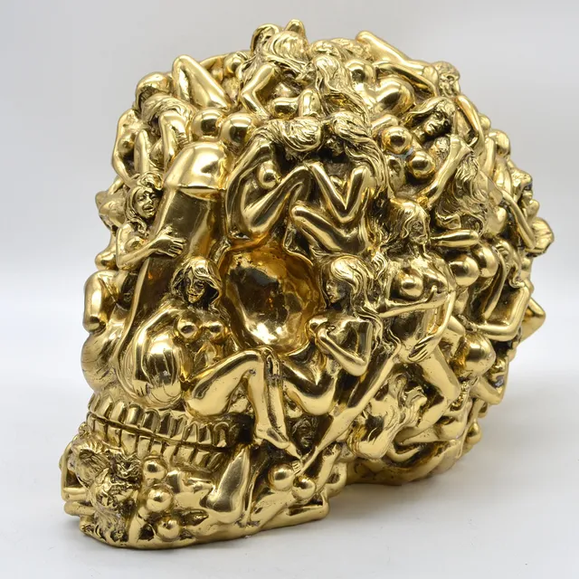 ROBBI JONES (1961). "NUDE WOMAN SKULL", SKULPTUR, MESSING (POLIERT), GELBGOLDENER PATINA, UM 2010, SIGNIERT.