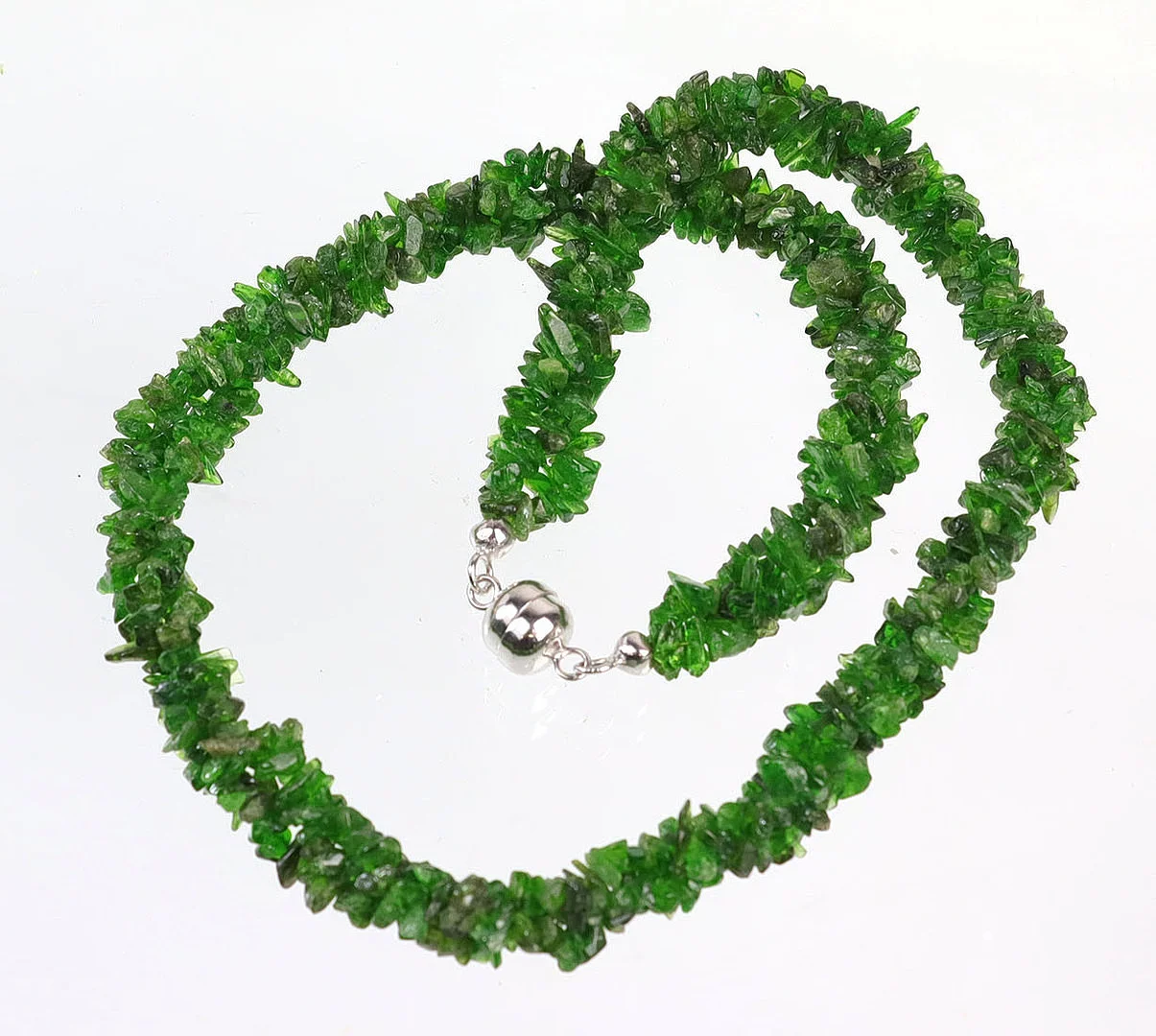 2291379. CHROMDIOPSID COLLIER, 220 CT. — Necklace — Auktionshaus Bossard