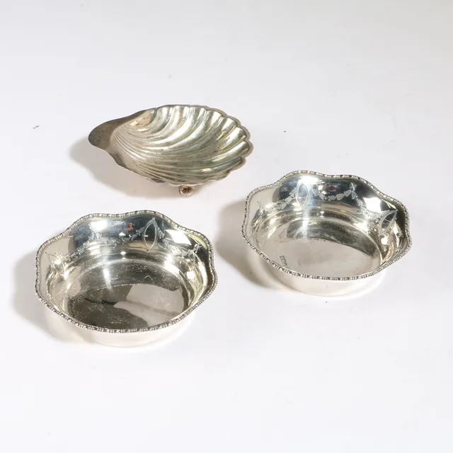 A LATE VICTORIAN SILVER BUTTER DISH, A PAIR OF GEORGE V SILVER DISHES.