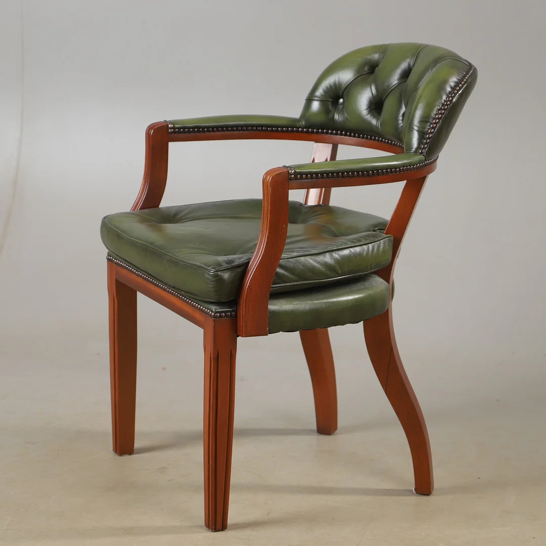 KARMSTOL / SKRIVBORDSSTOL, mahogny med skinnklädsel, engelsk stil. — Armchairs & Chairs — Helsingborgs Auktionskammare