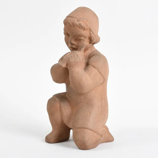 LEIF JOHANNESEN. (1907-58). Figur af uglaseret keramik. Signeret og dateret 1940.