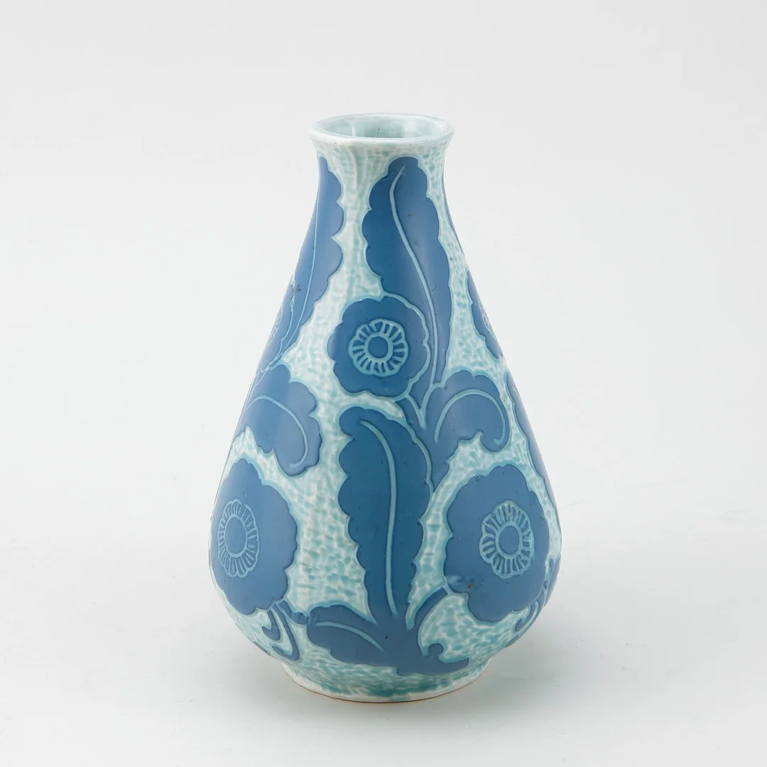 JOSEF EKBERG. Vas, stengods, "Sgraffito", Gustavsberg, 1920. — European — Göteborgs Auktionsverk